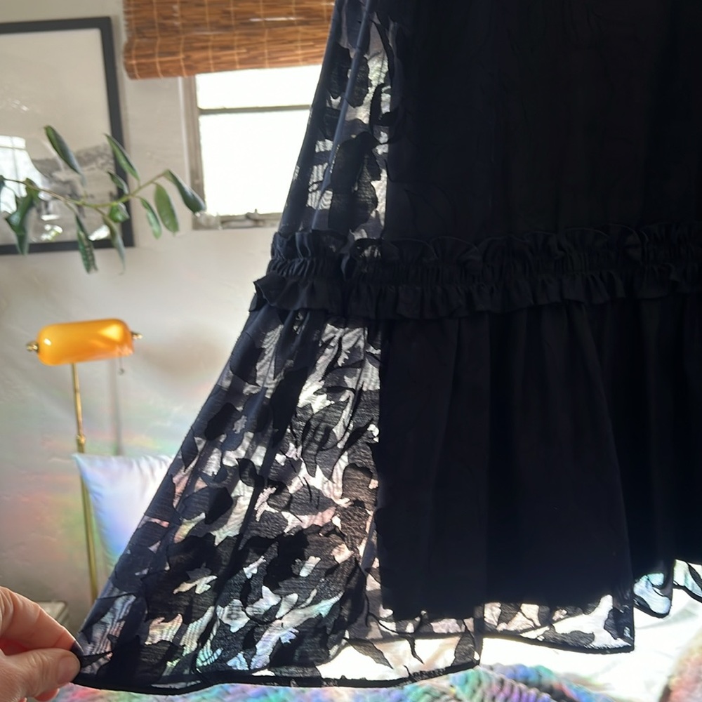 Maggy London size 6 never worn in great shape navy blue
